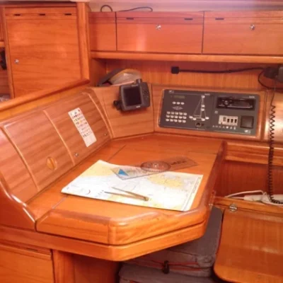 uk-training-yacht-01-558x419