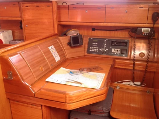 uk-training-yacht-01-558x419