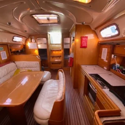 uk-training-yacht-03-558x419