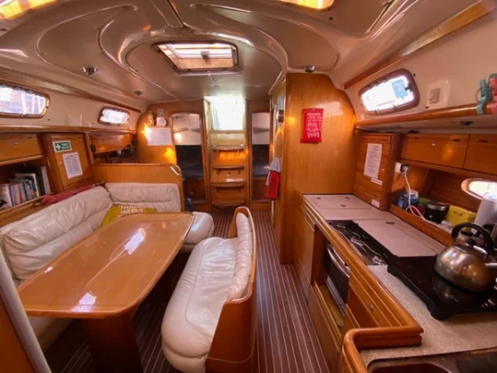 uk-training-yacht-03-558x419